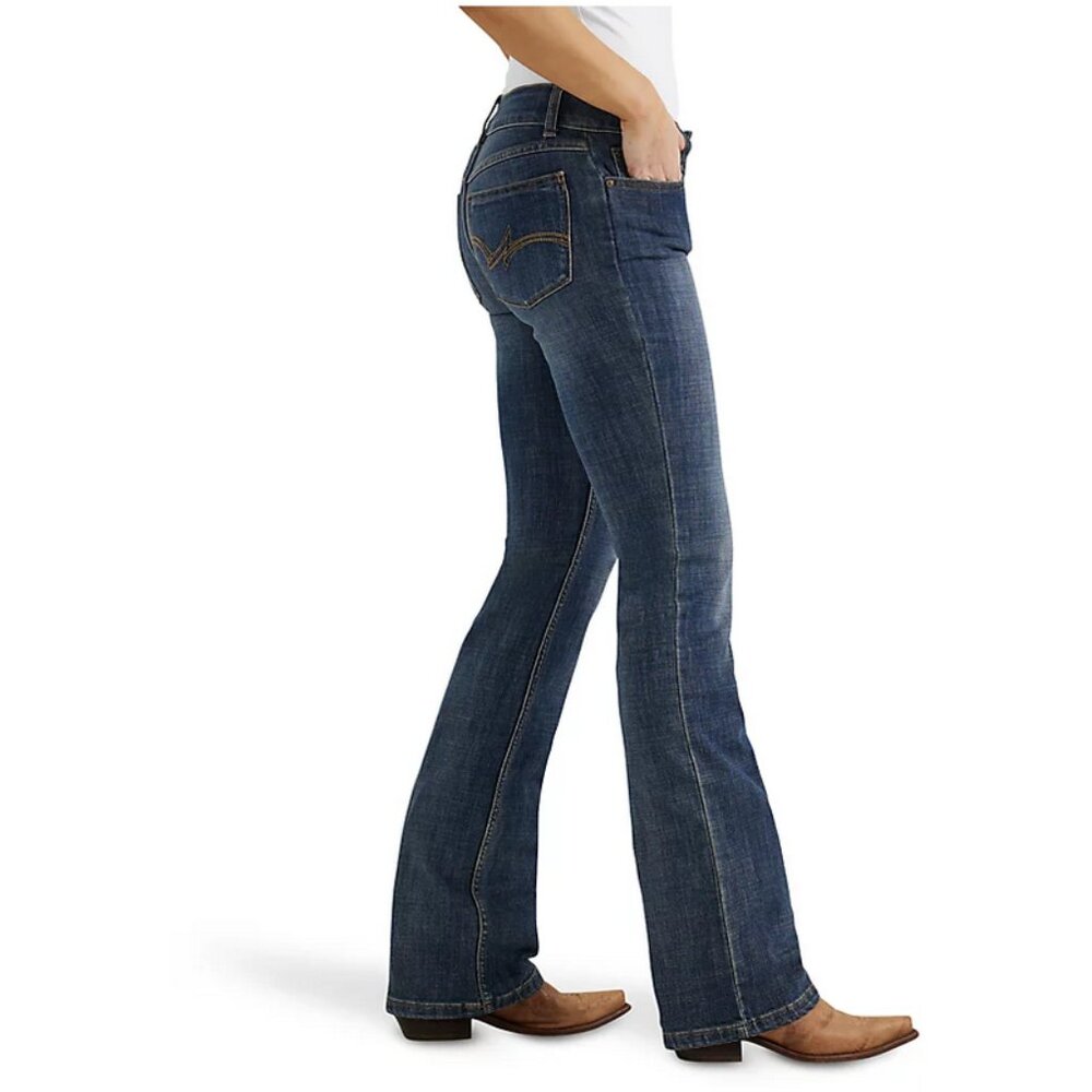 Wrangler Essential Mid-Rise Bootcut Regular Fit Jeans